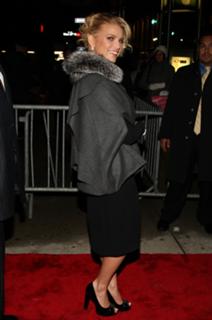 Jessica Simpson feet photo thumbnail