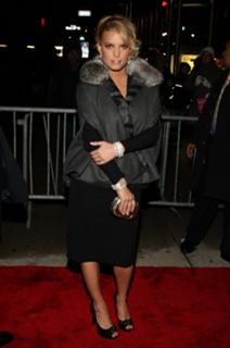 Jessica Simpson feet photo thumbnail