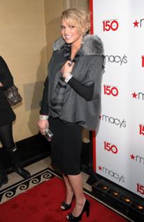 Jessica Simpson feet photo thumbnail