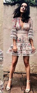 Shraddha Kapoor feet photo thumbnail