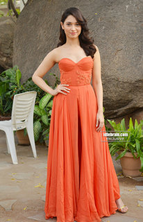 Tamannaah Bhatia feet photo thumbnail