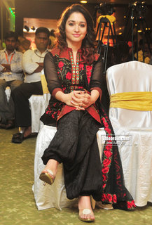 Tamannaah Bhatia feet photo thumbnail