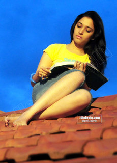 Tamannaah Bhatia feet photo thumbnail