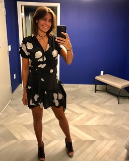 Melanie Sykes feet photo thumbnail