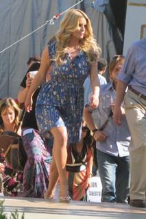 Jessica Simpson feet photo thumbnail