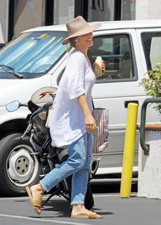 Minka Kelly feet photo thumbnail