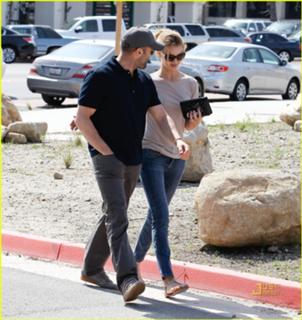 Rosie Huntington-Whiteley feet photo thumbnail