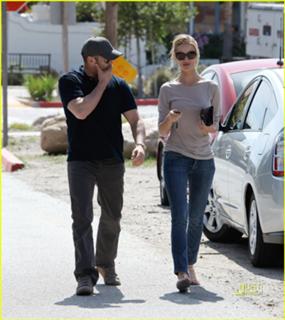 Rosie Huntington-Whiteley feet photo thumbnail