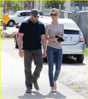 Rosie Huntington-Whiteley feet photo thumbnail