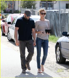 Rosie Huntington-Whiteley feet photo thumbnail