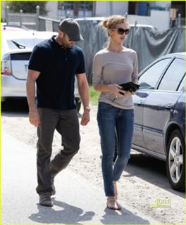 Rosie Huntington-Whiteley feet photo thumbnail