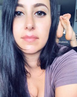 Jenelle Jcakess feet photo thumbnail