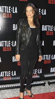 Michelle Rodriguez feet photo thumbnail