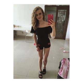 Karolina Pisarek feet photo thumbnail