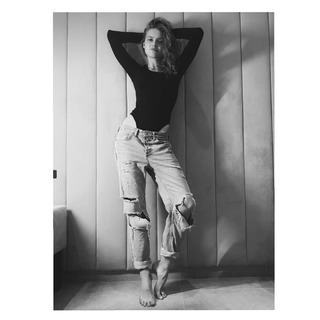 Karolina Pisarek feet photo thumbnail