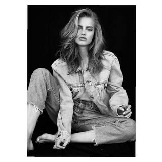 Karolina Pisarek feet photo thumbnail