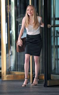 Amanda Seyfried feet photo thumbnail