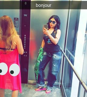 Haifa Wehbe feet photo thumbnail