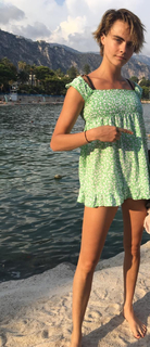Cara Delevingne feet photo thumbnail
