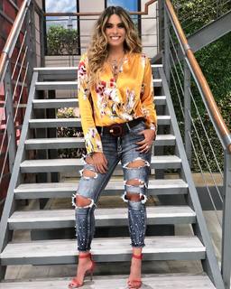 Galilea Montijo feet photo thumbnail