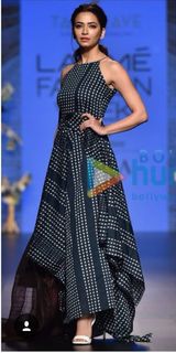 Kriti Kharbanda feet photo thumbnail