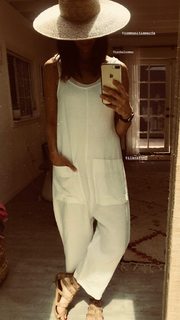 Abigail Spencer feet photo thumbnail