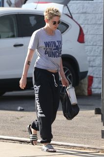 Kristen Stewart feet photo thumbnail
