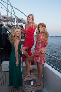 Nina Agdal feet photo thumbnail