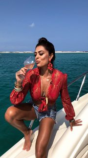 Juliana Paes feet photo thumbnail