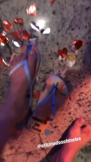 Lívia Andrade feet photo thumbnail