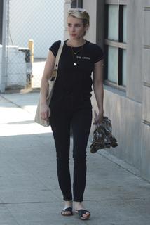 Emma Roberts feet photo thumbnail