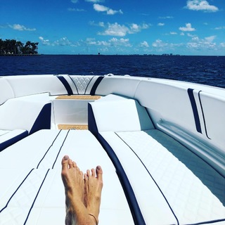 Elle Macpherson feet photo thumbnail