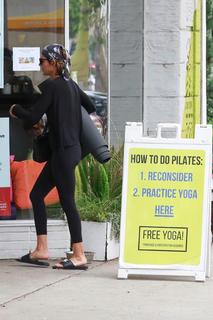 Lisa Rinna feet photo thumbnail