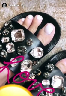 Heidi Klum feet photo thumbnail