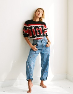 Hailey Bieber feet photo thumbnail