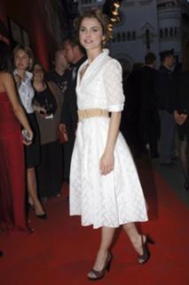 Keri Russell feet photo thumbnail