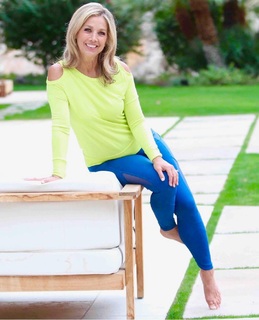 Denise Austin feet photo thumbnail