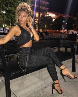 Lauren R. Wood feet photo thumbnail