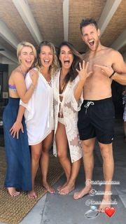 Julianne Hough feet photo thumbnail