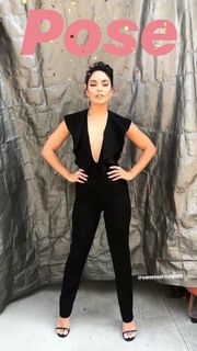 Vanessa Hudgens feet photo thumbnail