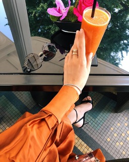 Xenia Tchoumitcheva feet photo thumbnail