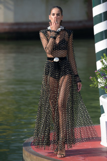 Izabel Goulart feet photo thumbnail
