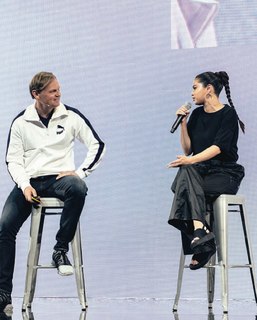 Selena Gomez feet photo thumbnail