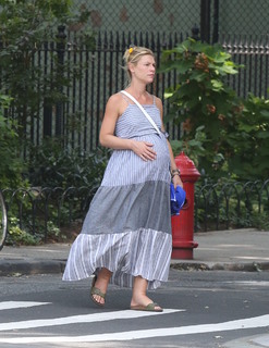 Claire Danes feet photo thumbnail