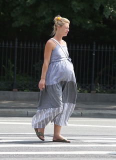 Claire Danes feet photo thumbnail