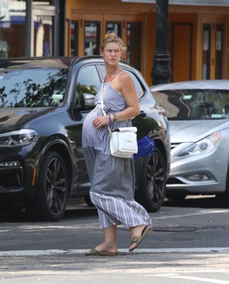 Claire Danes feet photo thumbnail