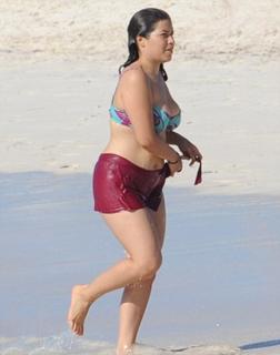 America Ferrera feet photo thumbnail
