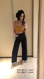 Lucy Hale feet photo thumbnail