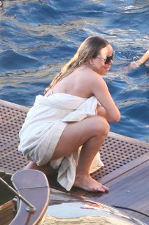 Mariah Carey feet photo thumbnail