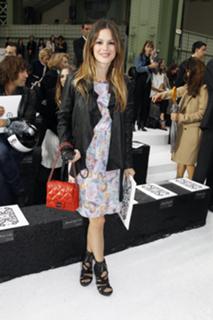 Rachel Bilson feet photo thumbnail